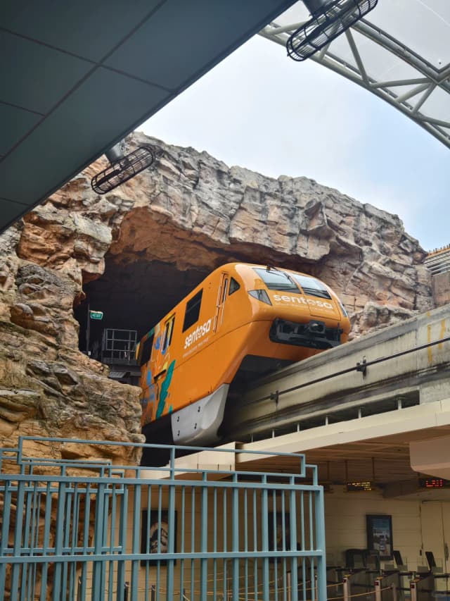 For a scenic and free journey to the island, take the Sentosa Boardwalk—it's a thoughtful 600-meter path complete with shelters and distance markers.