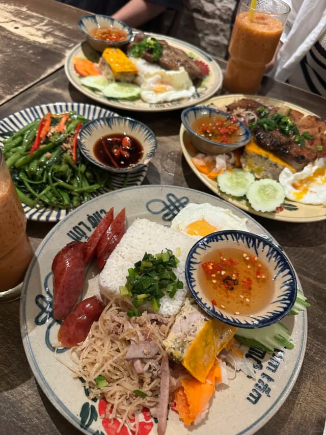 The broken rice was so fragrant and delicious, I just had to order two servings of pork chops!