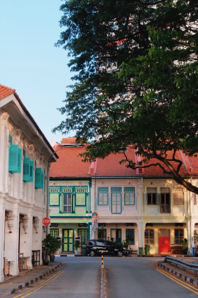 With 927 rainbow windows creating a beautiful play of light and shadow, it’s like an overturned color palette.