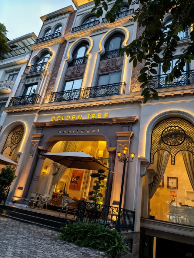 In District 7, the roads are wide and the crowds are thin, and just a short walk away you'll find an affordable spa perfect for a foot and body massage.