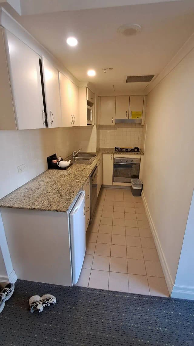 YEHS Hotel Sydney Harbour Suites offers a suite with a small kitchen, washing machine, and dryer, perfect for convenient and cost-effective travel in Sydney.