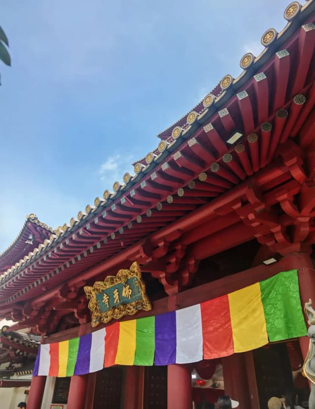 Inside the Buddha Tooth Relic Temple, you'll find a stunning stupa made of 420kg of pure gold and a super authentic vegetarian restaurant in the basement.