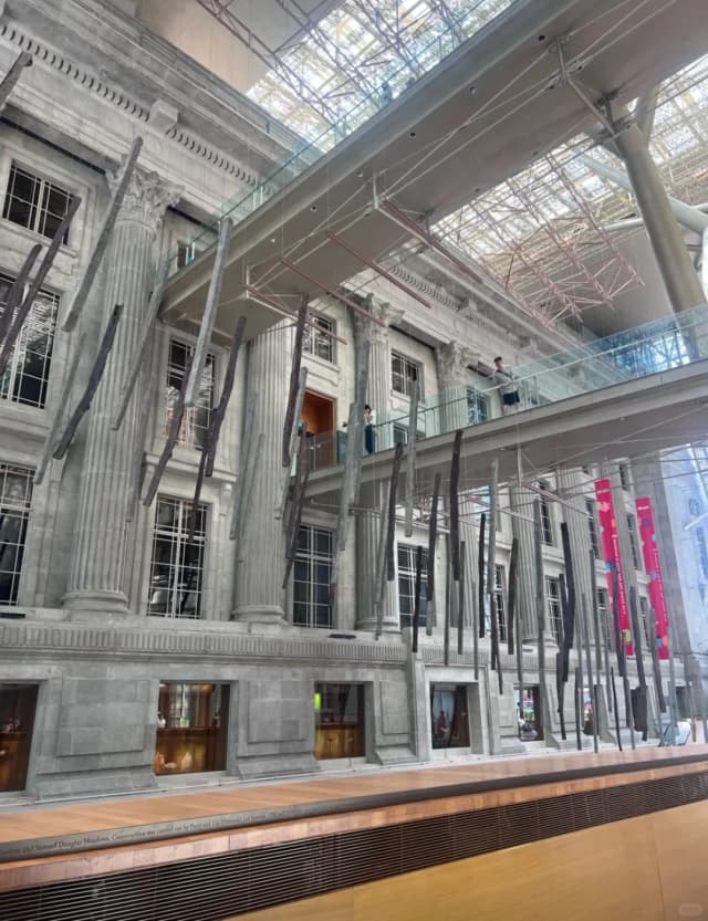 This century-old building holds the story of Singapore's incredible rise from a fishing village to a powerful nation.