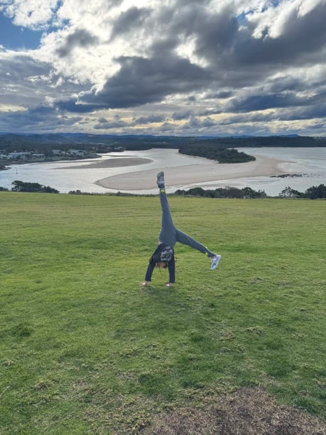 Arrive early for unlimited cable car rides in the Blue Mountains, but remember they close around 3 PM in winter!