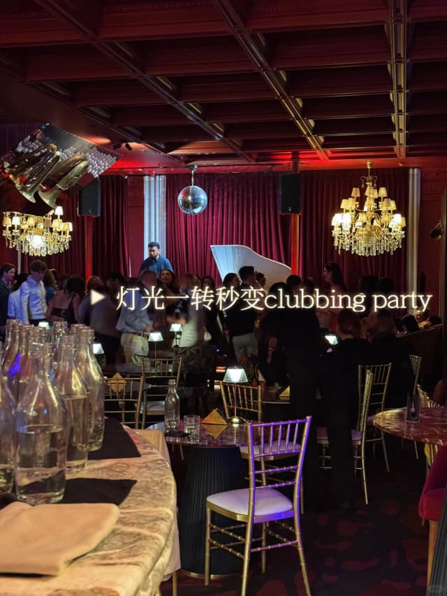 Must-experience in Sydney: Watch Broadway shows while eating beautiful food at Cardea Barangaroo.