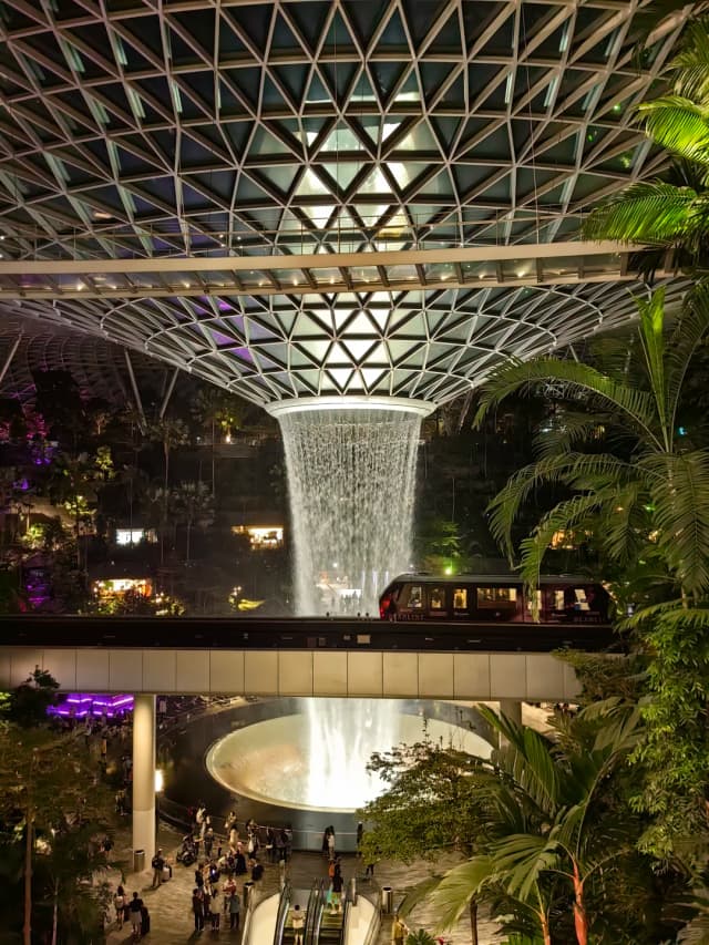 Known as the world's most beautiful airport, Jewel Changi really lives up to its name!