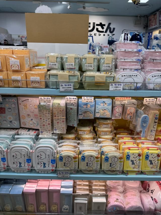 Explore Akihabara's Radio Kaikan: 10 full floors packed with an incredible collection of character goods and figures, a true holy land for otaku culture.