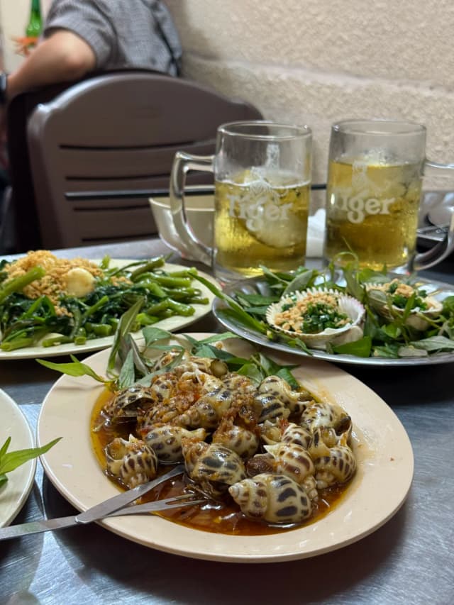 Fresh and affordable, with crispy squid mouths and plump, bouncy snails. Paired with ice-cold beer, what problems can't you solve?!