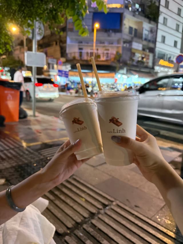 The aroma of the drip coffee slowly fills the room—it's the nostalgic flavor that locals have been drinking since they were kids.