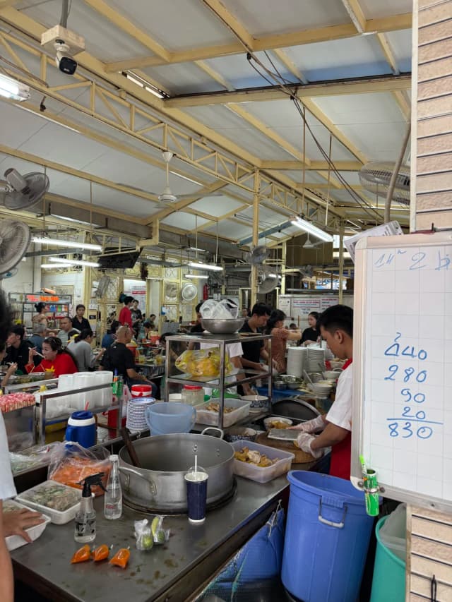 Busting myths about street food hygiene: I ate everywhere in HCMC and never got sick, with noticeably fresh ingredients in every delicious bite!