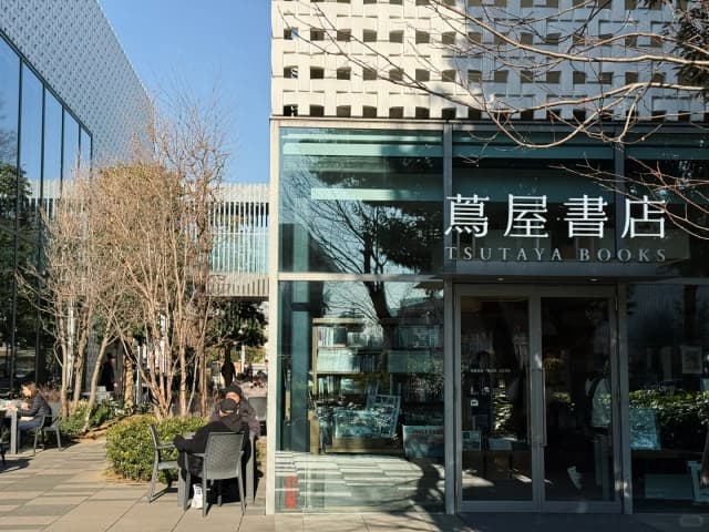 I absolutely love the atmosphere and comfort of the Naka-Meguro and Daikanyama area; it's full of life with romantic surprises at every turn.