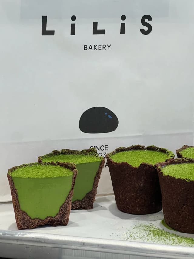 A half-meter-long Napoleon pastry! So dramatic!