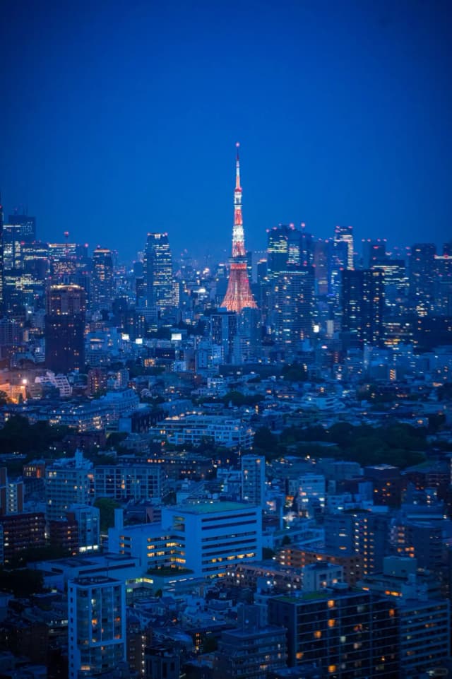 Imagine unlimited A5 Matsusaka beef where the juices explode in your mouth, the fat is intoxicatingly fragrant, and the lean meat has a milky aroma.