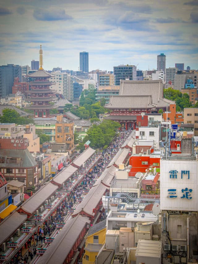 After exiting Asakusa station, find the small cat on your right to get the perfect photo with the Skytree.
