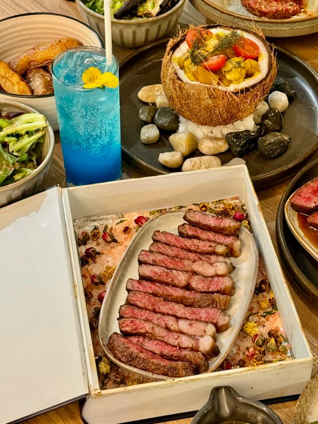 Lobster Omelette and Wagyu Noodle are both amazing, delicious and photogenic pretty food brunch.