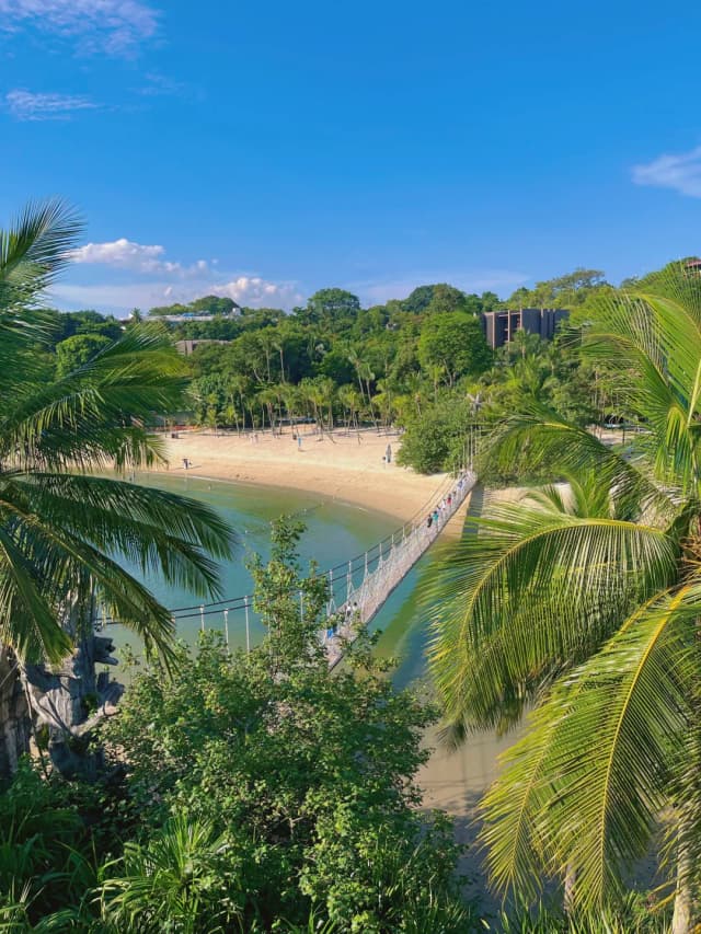 You have to try the Chili Crab at Jumbo Seafood—the sauce paired with fried mantou buns is the perfect combination!