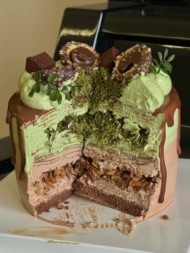 My whole family devoured a slice each in seconds... We immediately had to order another one.