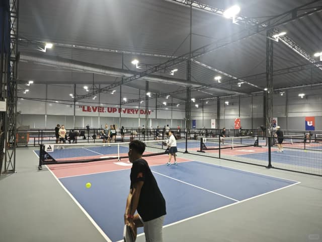 The social atmosphere is full-on, people are very friendly, and it's easy to make friends.