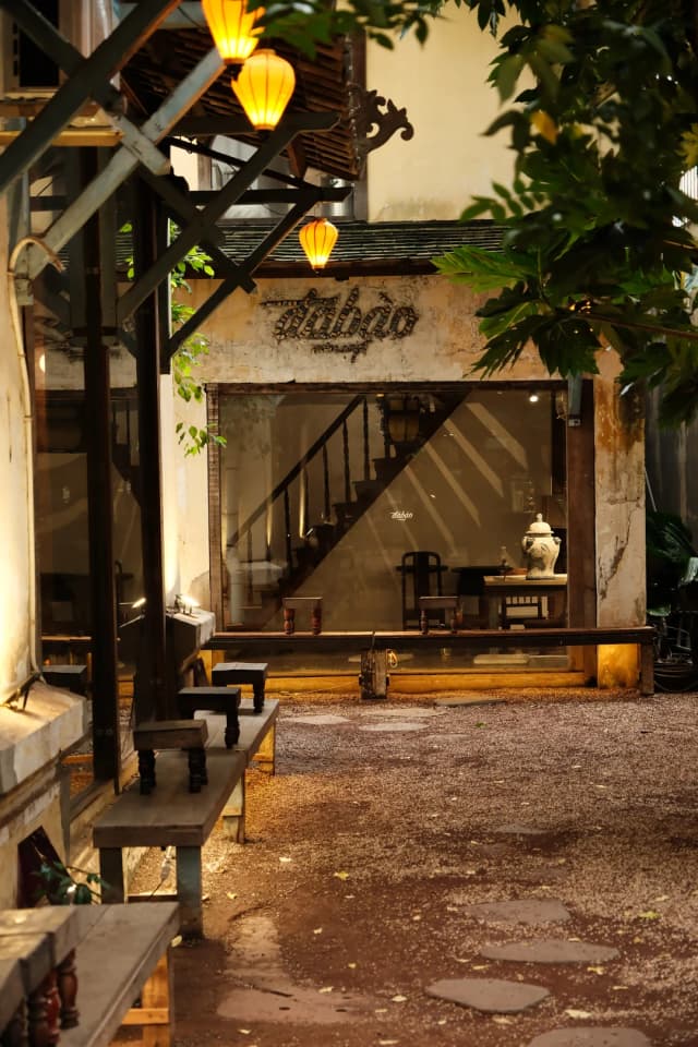 Dabao Concept has a courtyard garden that's perfect for photos and has great drinks. Highly recommended!