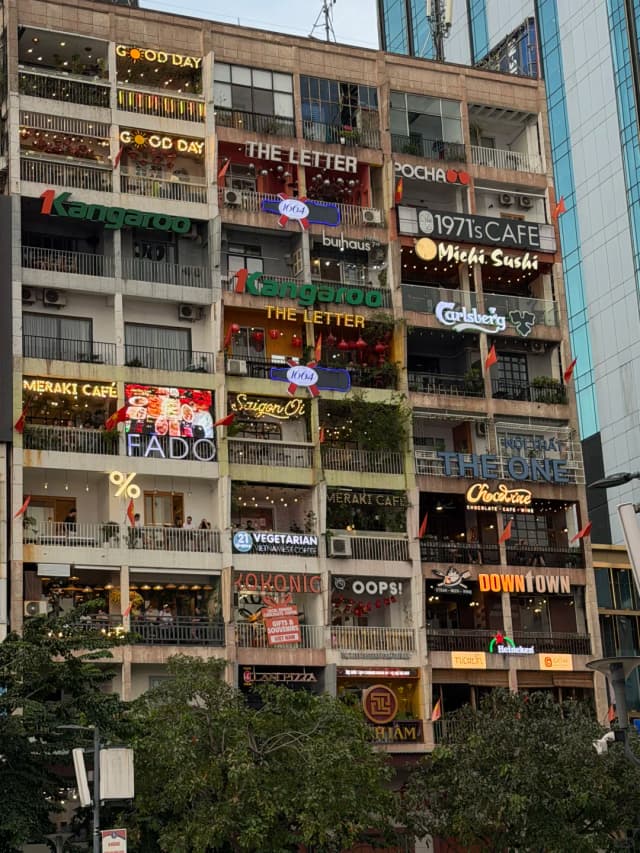 I visited Chautfifth today and actually had to queue – it's truly my first time ever queuing to enter a store!