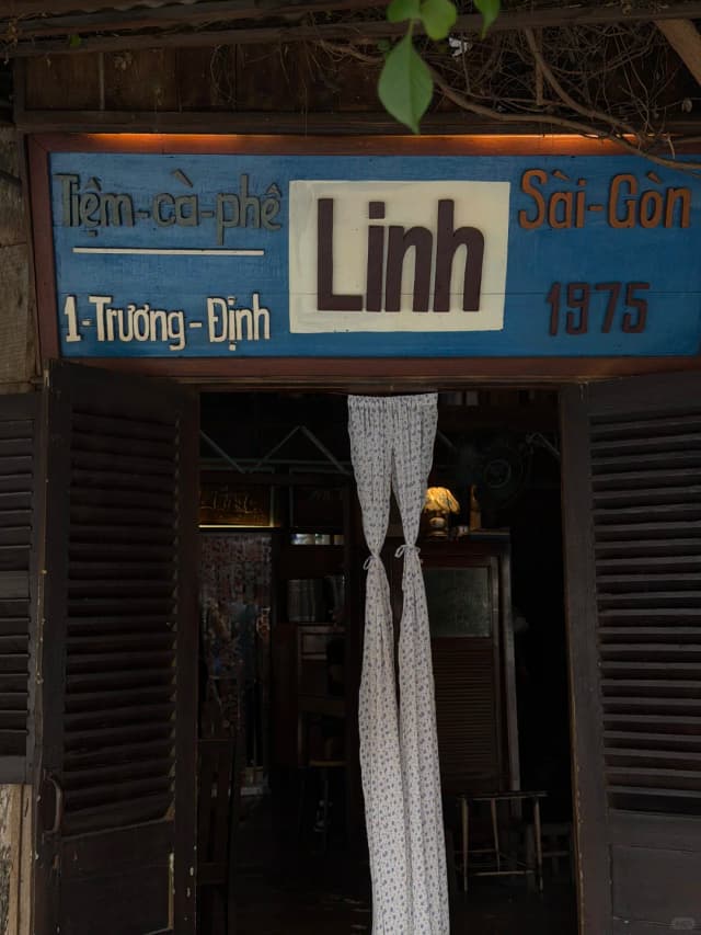 You'll find tons of local young people gathering for coffee here every single day.