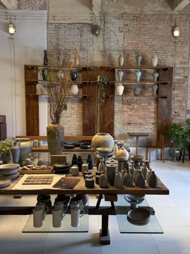 MAN MOI's first floor is a gift shop with exquisite handmade items—the perfect choice if you don't have time to browse other stores.