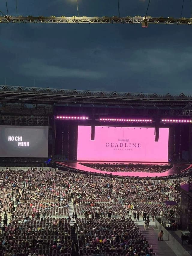 Ho Chi Minh City truly became fiery thanks to XIUMIN's passionate performance!