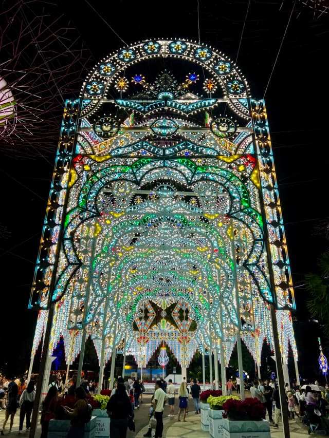 Whether you're there for the photos or the festive atmosphere, this is where you can fall into an equatorial winter fairytale in a second.