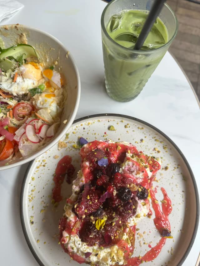 I love the French Toast at Aslan Coffee, made with brioche and topped with ricotta, fresh cranberries, pistachio crumbles, and honeycomb crumbs—it's incredibly rich in flavor!
