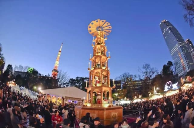 Snoopy's annual Christmas pop-up is back at Yurakucho Marui, featuring an exclusive blue series you can only get at the physical store!