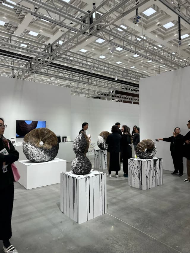 See an exhibition in the morning, watch a competition in the afternoon, and join a music market at night—this diverse scene creates a whole new urban lifestyle.