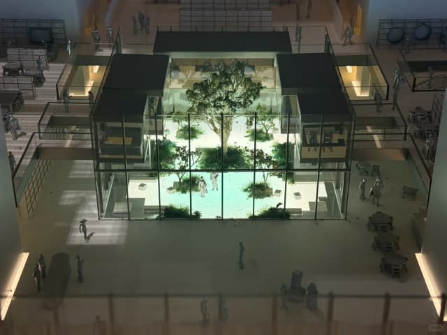 I was deeply shocked by the professional spirit and breathtaking models at the Foster + Partners exhibition.