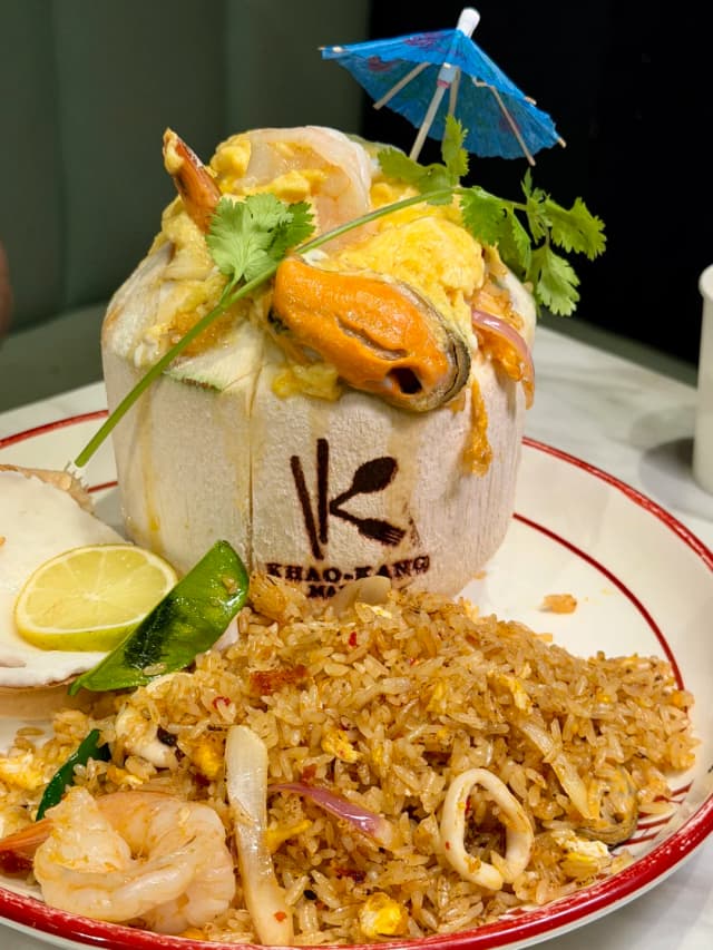 Try the Eason Chan-approved Northern Thai curry noodles at Khao Soi, with a coconut aroma richer than in Chiang Mai!