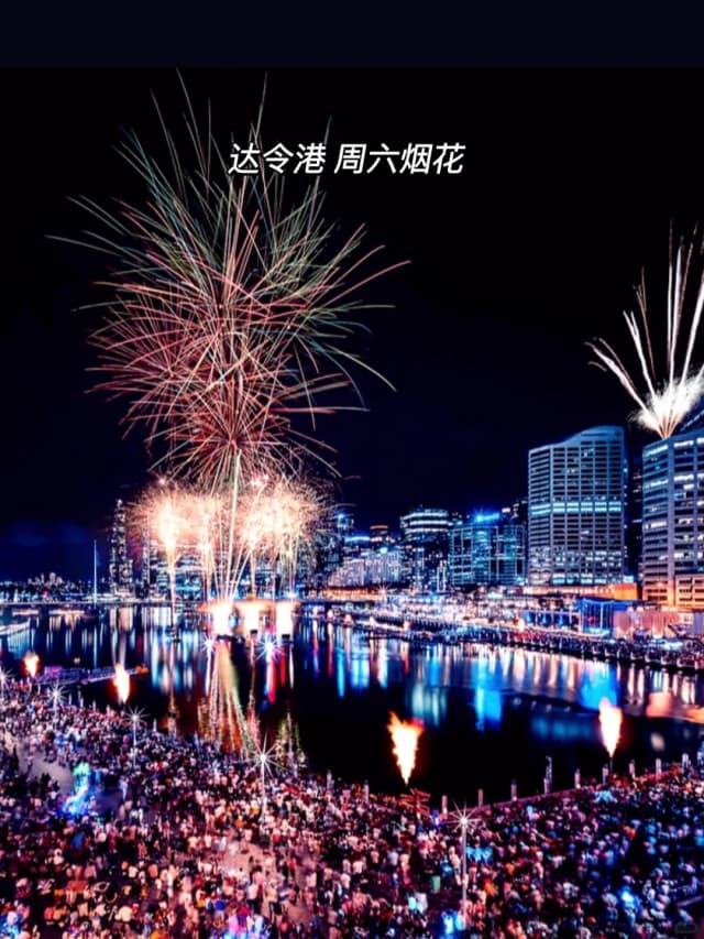 Through the oversized glass windows, the spectacular waterfront scenery is in full view, and at night you can enjoy the dazzling fireworks show at Darling Harbour.