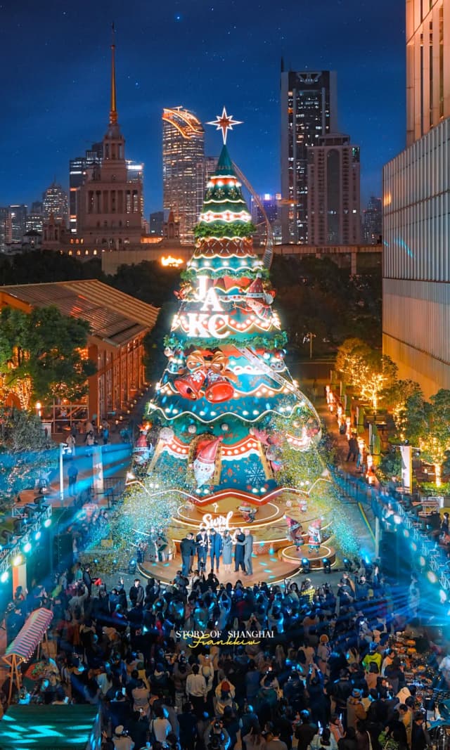 In Shanghai, you can find incredibly diverse themed reading clubs, with discussions on everything from 'Cognitive Awakening' to 'The Courage to Be Disliked'.