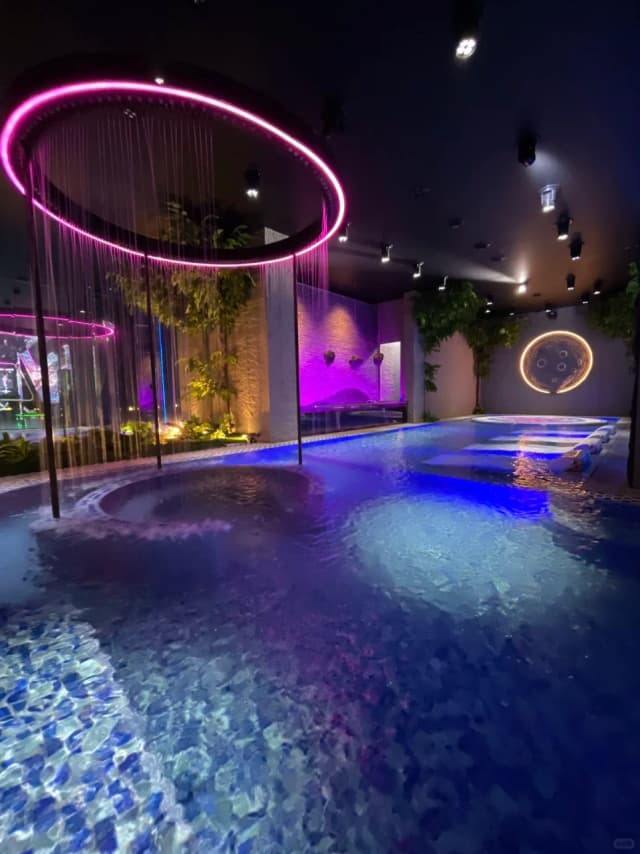 Dragon Palace villa pool parties are the absolute pinnacle of Ho Chi Minh nightlife, a must-visit to truly experience the local entertainment atmosphere!