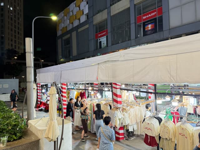 Discover a wide selection of original designs and unique products at Thao Dien's artistic weekend markets!