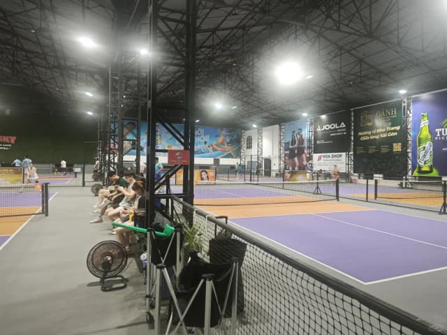 I got to play with people from Malaysia, Canada, and India! The social vibe is strong here, definitely recommend it.